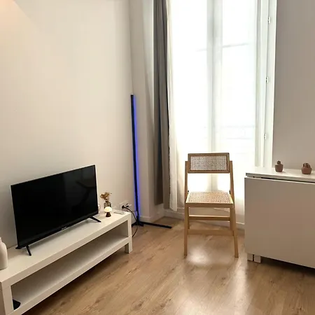 Studio Hypercentre 402 *